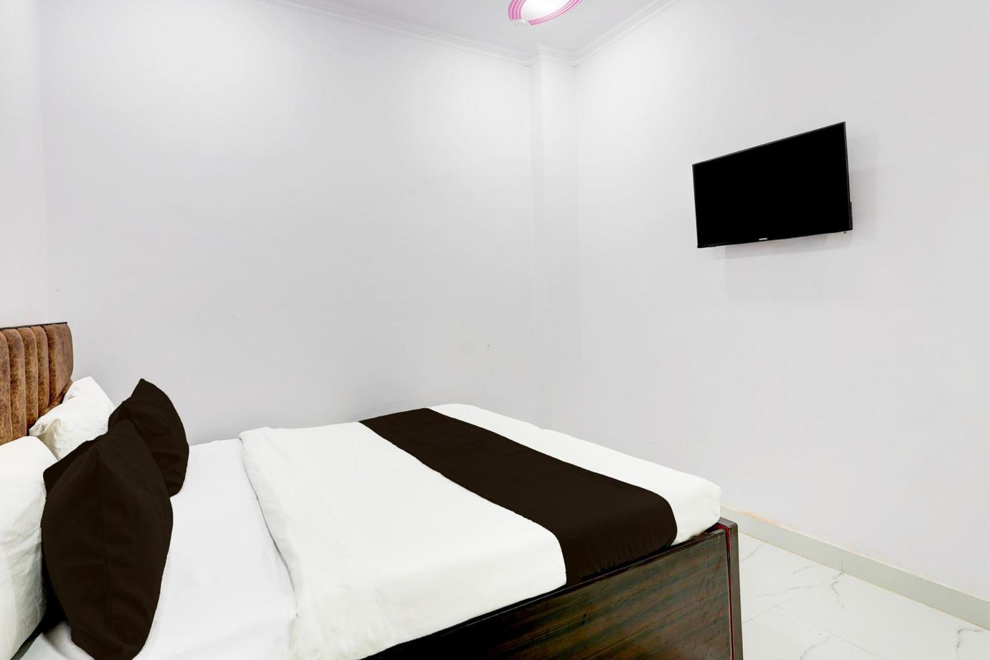 Hotel The Arrow Near Paschim Vihar دلهي المظهر الخارجي الصورة