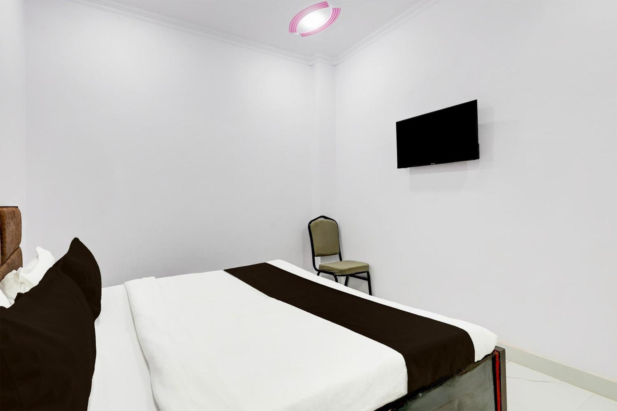 Hotel The Arrow Near Paschim Vihar دلهي المظهر الخارجي الصورة